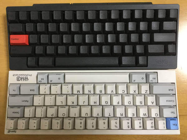 HHKB BT と Type-S を前後に並べた